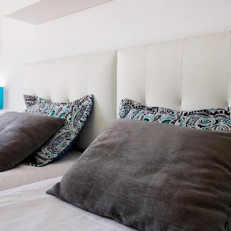 2007 Garden Chic, Heated Pool!