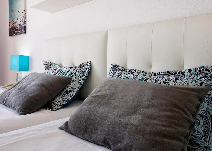 2007 Garden Chic, Heated Pool!