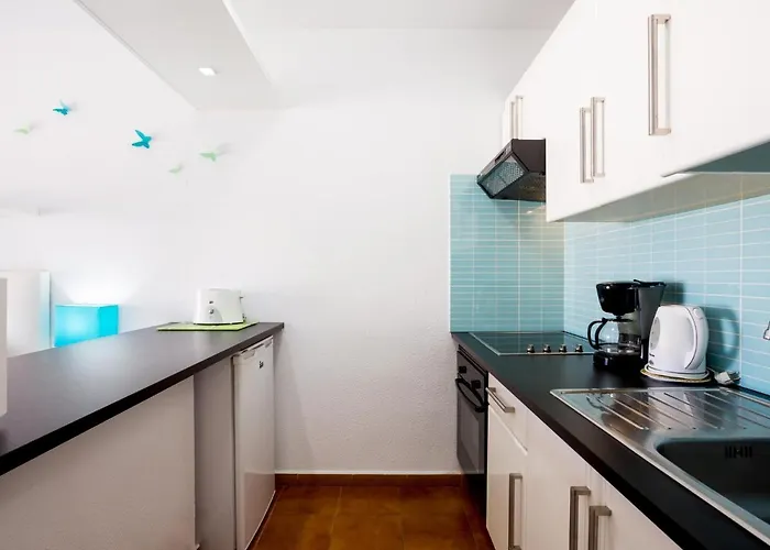 2007 Garden Chic, Heated Pool! דירה