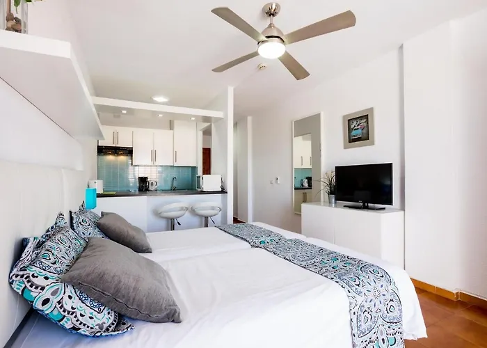 2007 Garden Chic, Heated Pool! ארונה